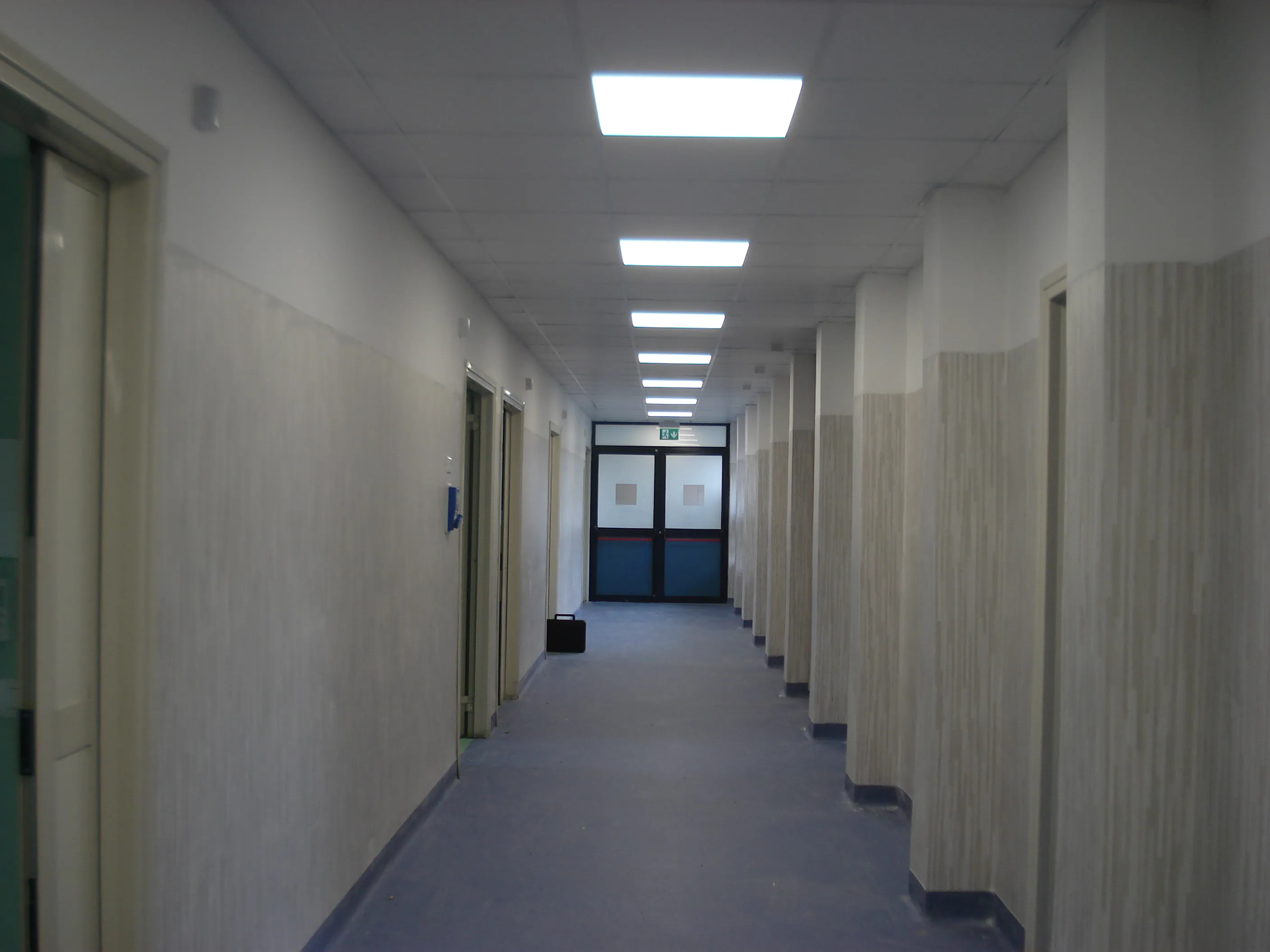 Corridoio dopo i lavori impiantistici, Ospedale Federico II di Napoli