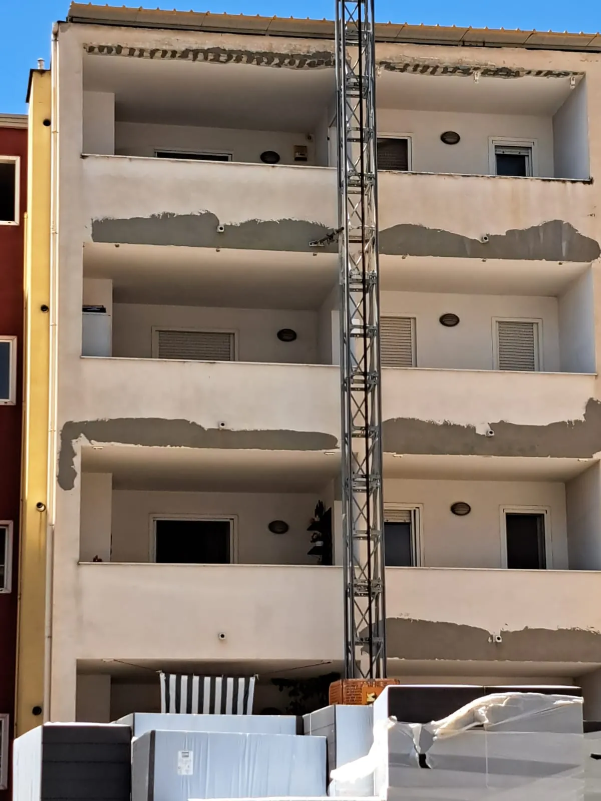 Pittura della facciata del Condominio Parco dei Colori
