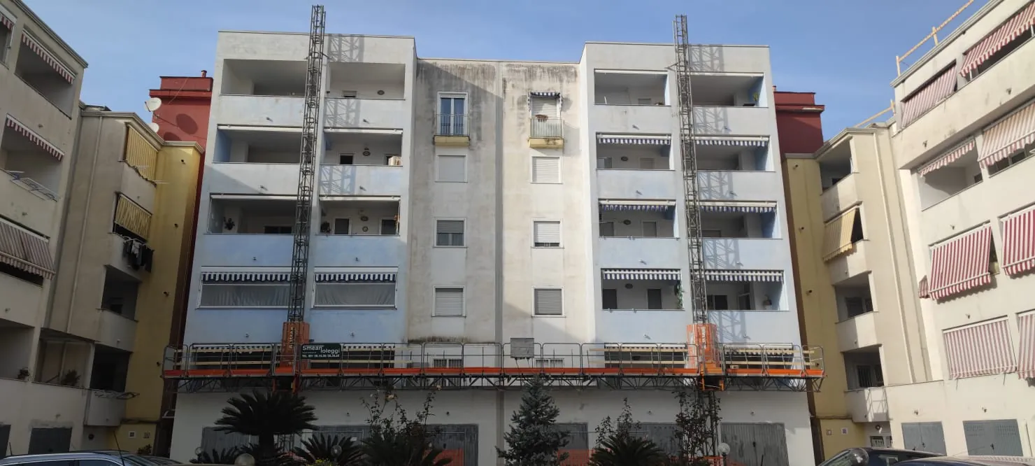 Lavori sulla facciata del Condominio Parco dei Colori