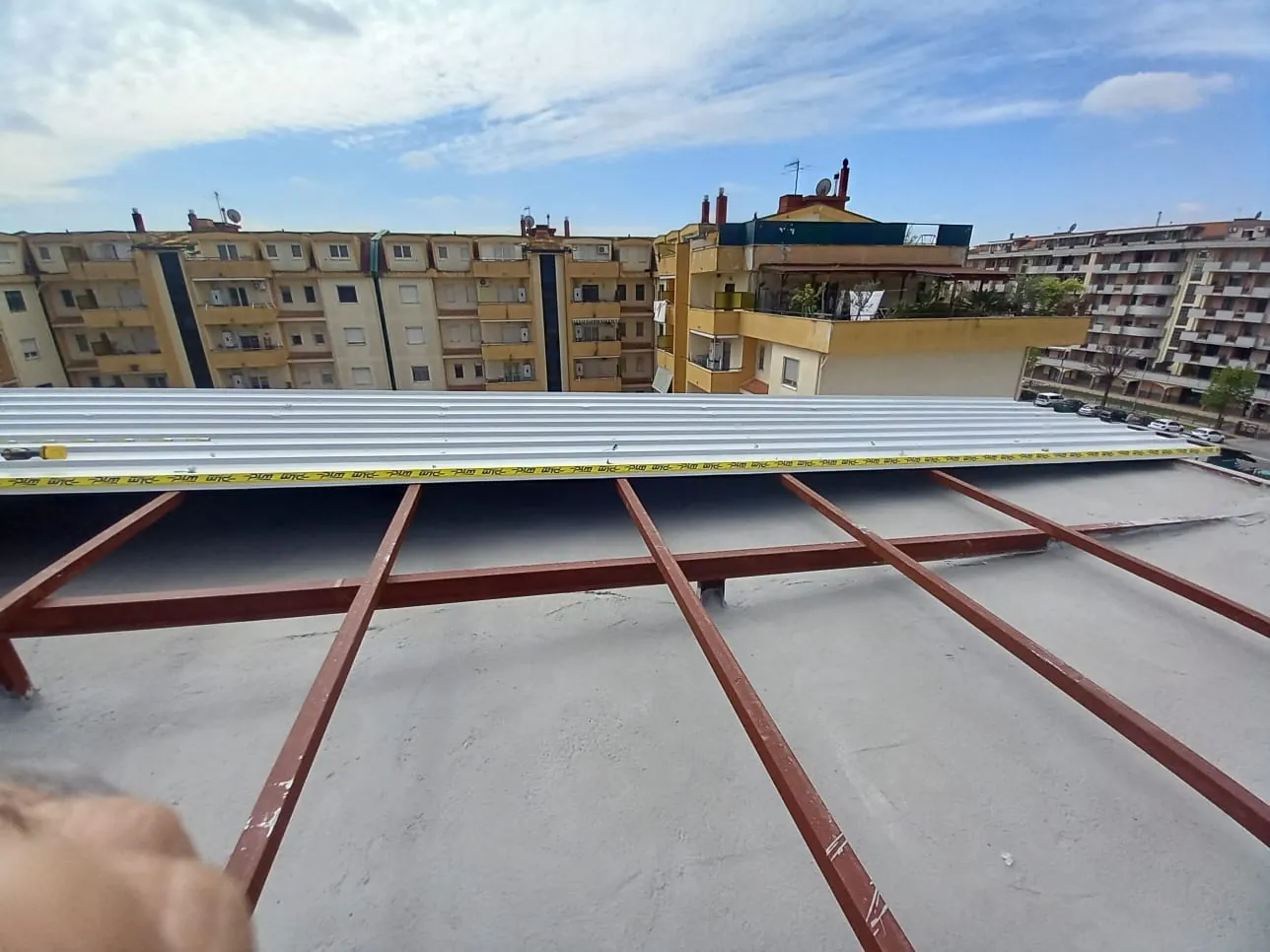 Struttura in acciaio in copertura, Condominio Parco dei Colori