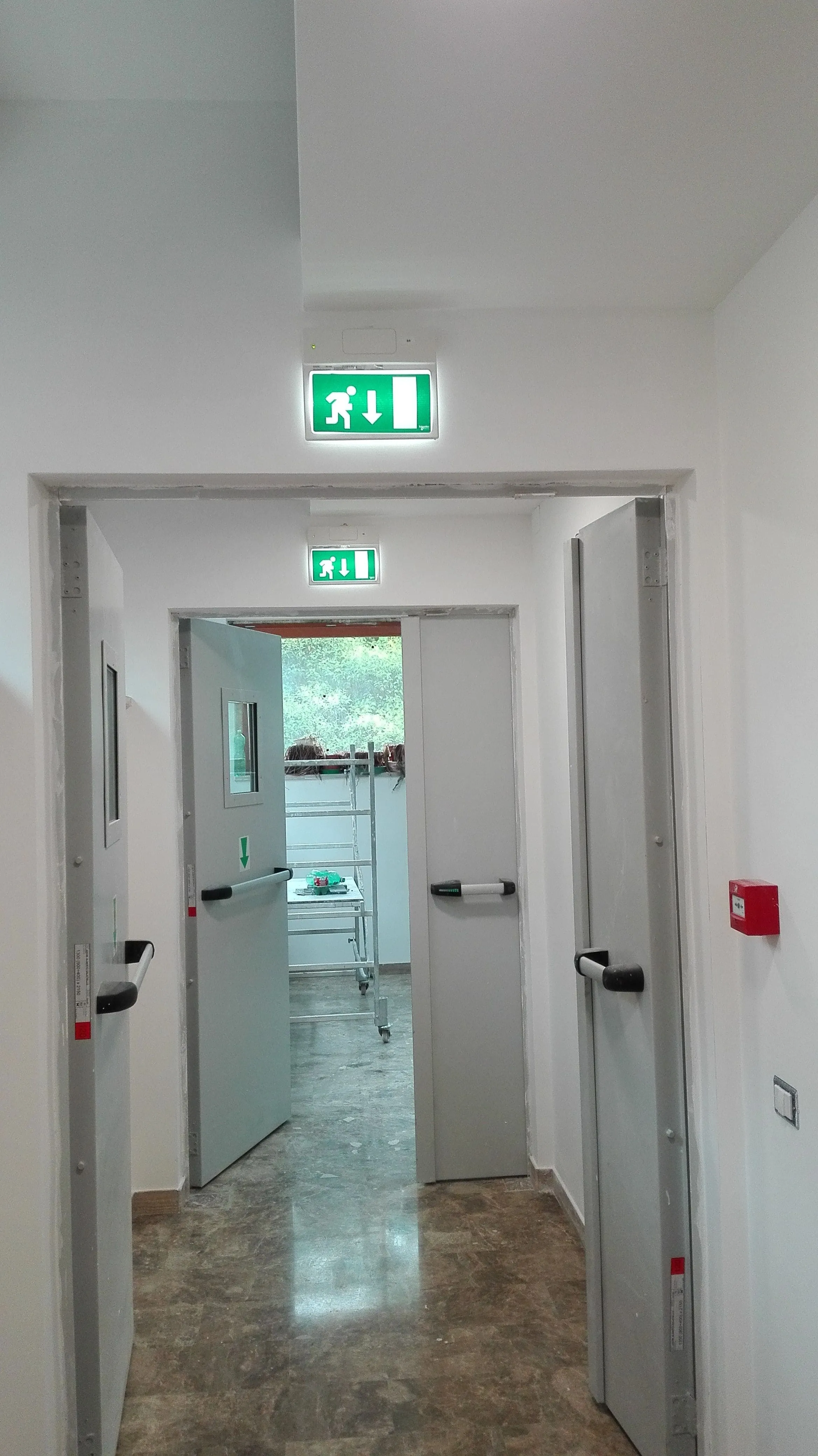 Corridoio con illuminazione di emergenza, Archivio notarile di Perugia